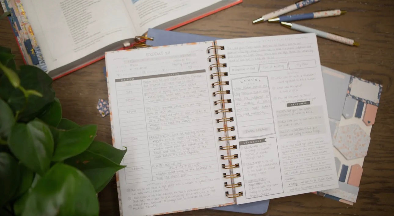 Behold Bible Journal – Cuaderno de Estudio Bíblico (Interior en Inglés)